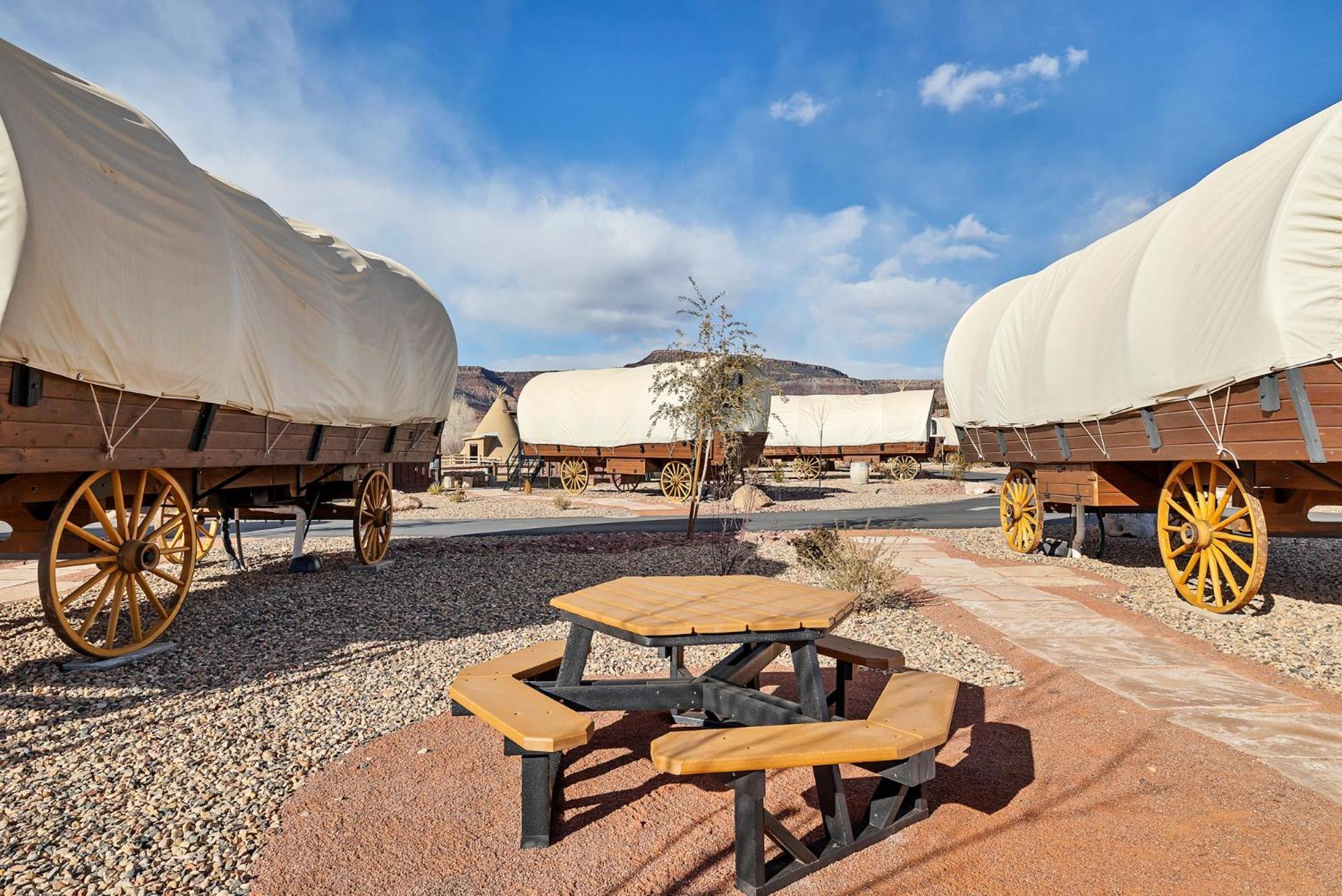 Zion White Bison Glamping & Rv Resort Virgin Exterior foto