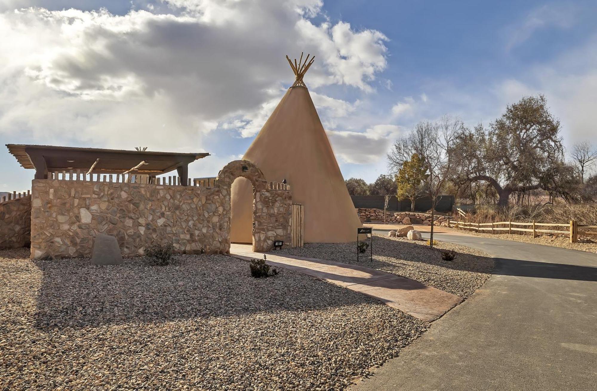 Zion White Bison Glamping & Rv Resort Virgin Exterior foto