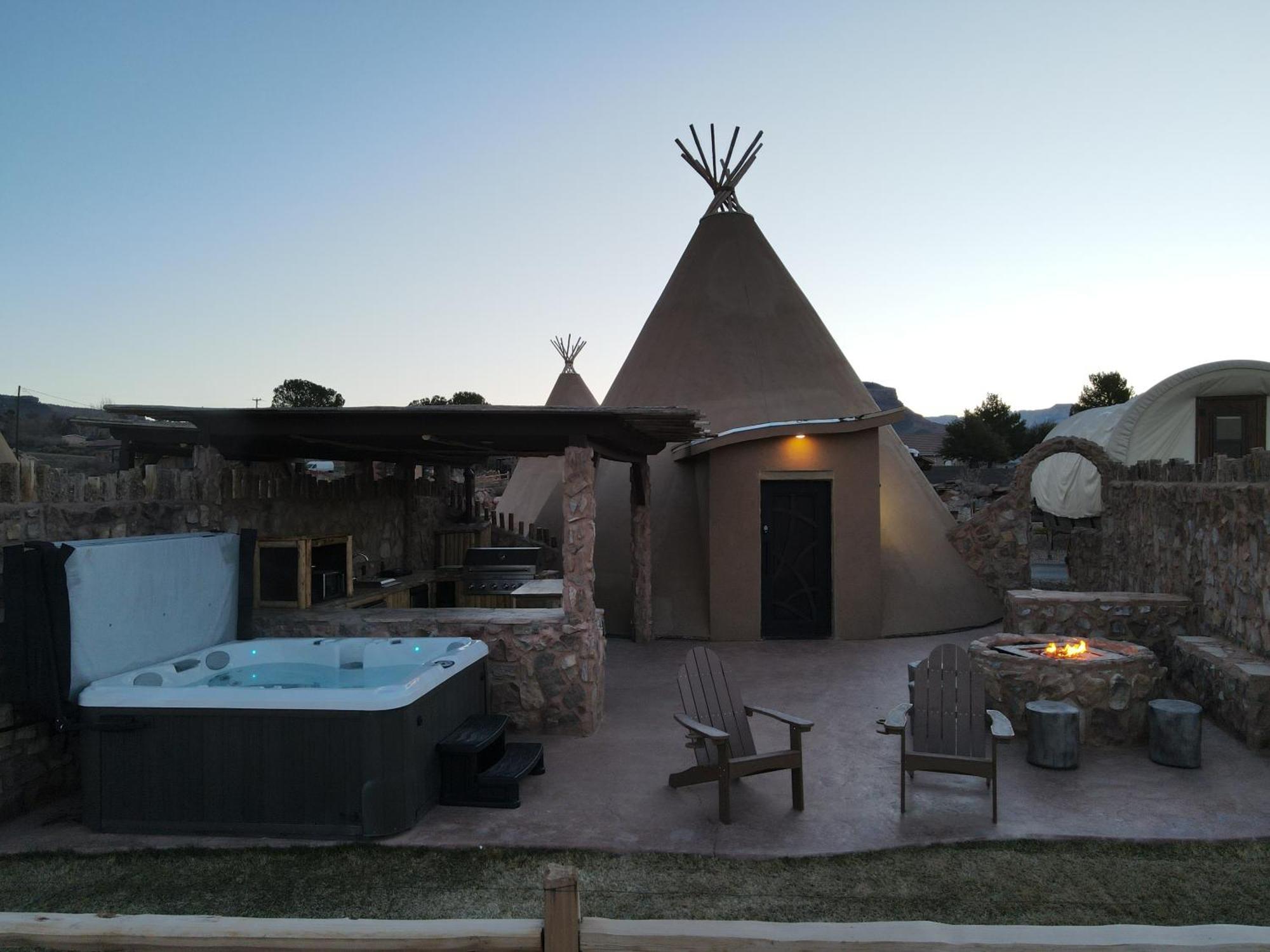 Zion White Bison Glamping & Rv Resort Virgin Exterior foto