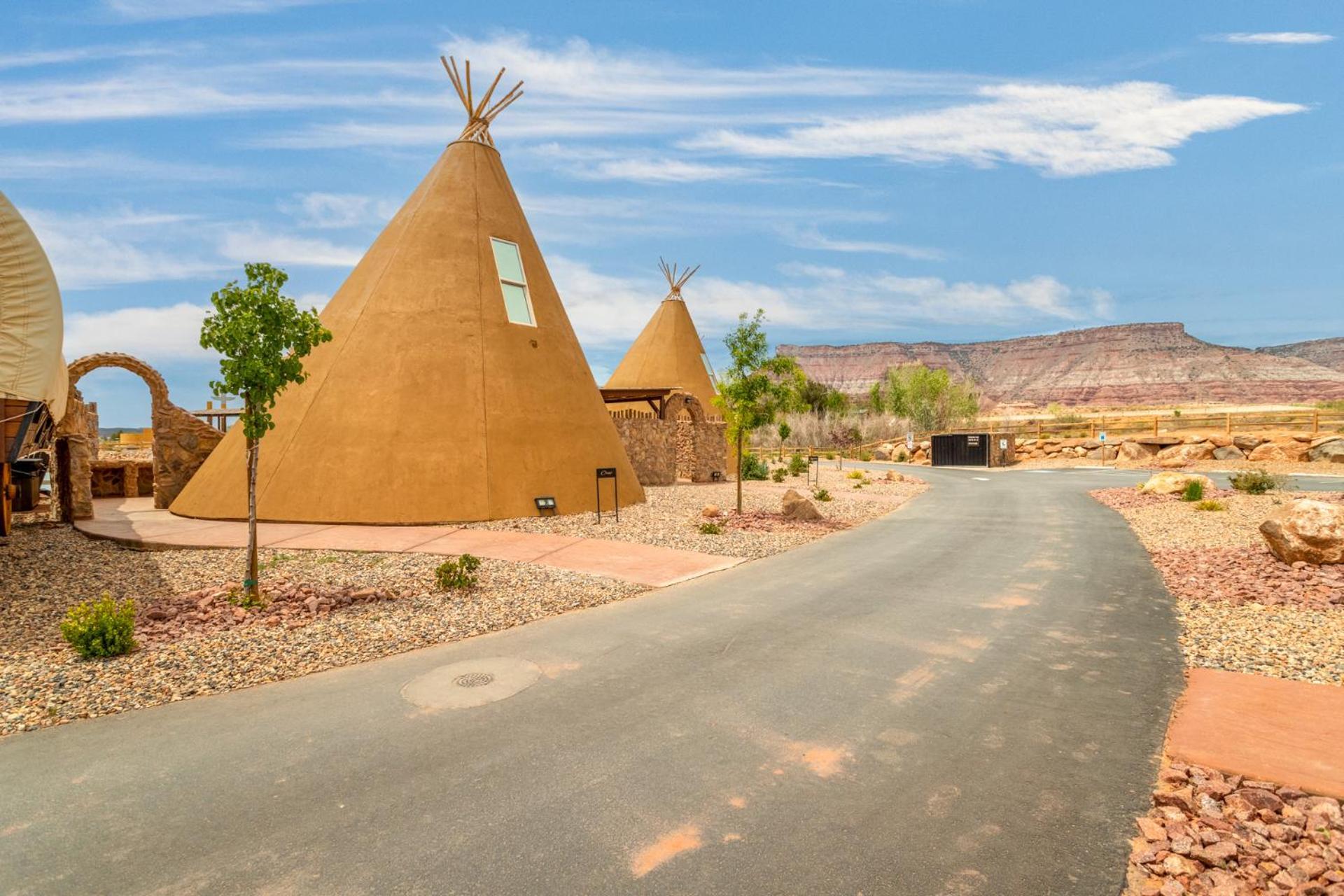 Zion White Bison Glamping & Rv Resort Virgin Exterior foto