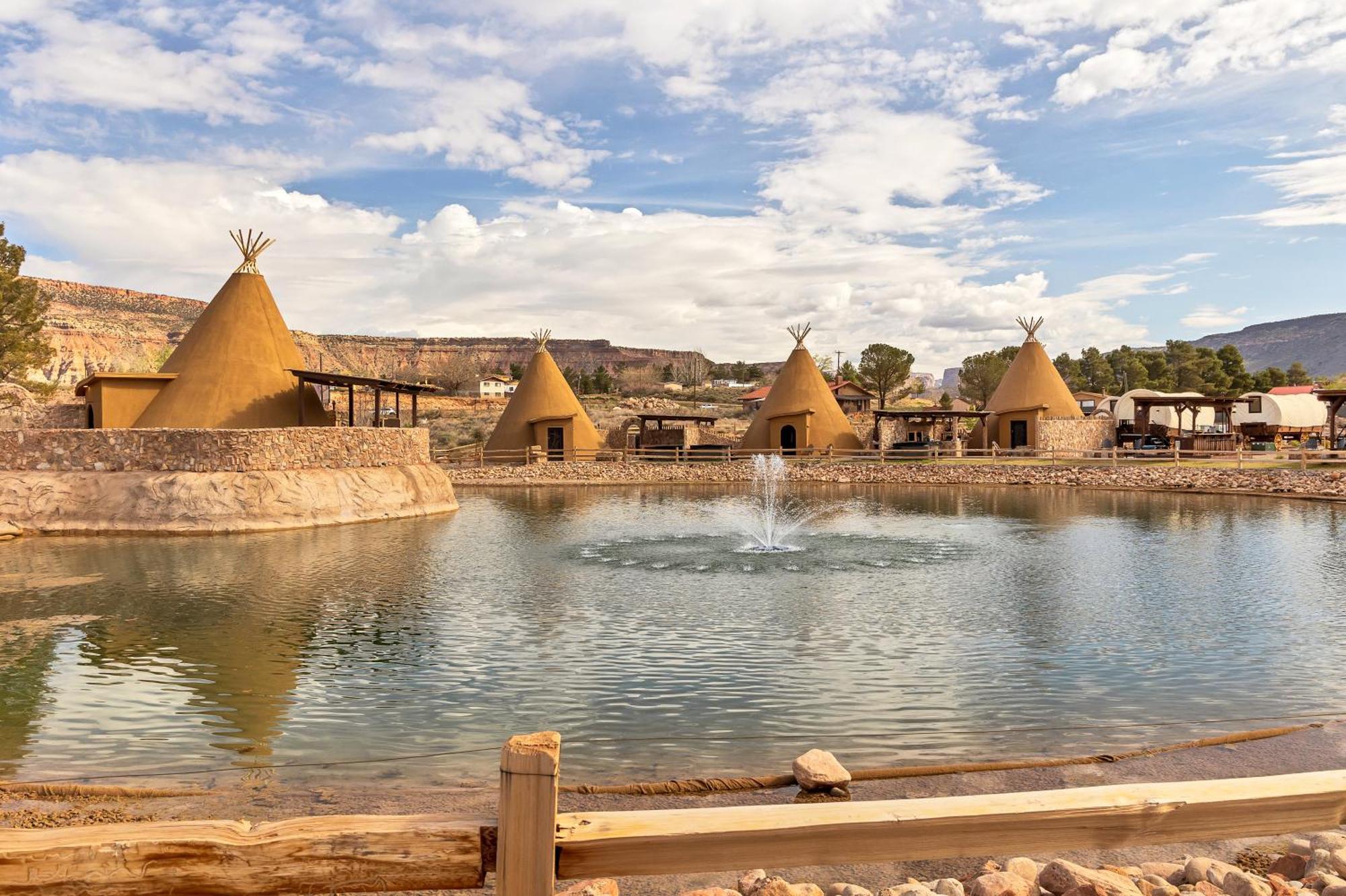 Zion White Bison Glamping & Rv Resort Virgin Exterior foto